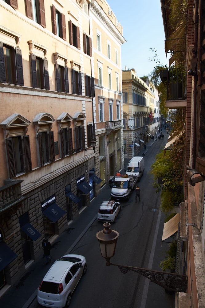 Townhouse Condotti 29 40/53