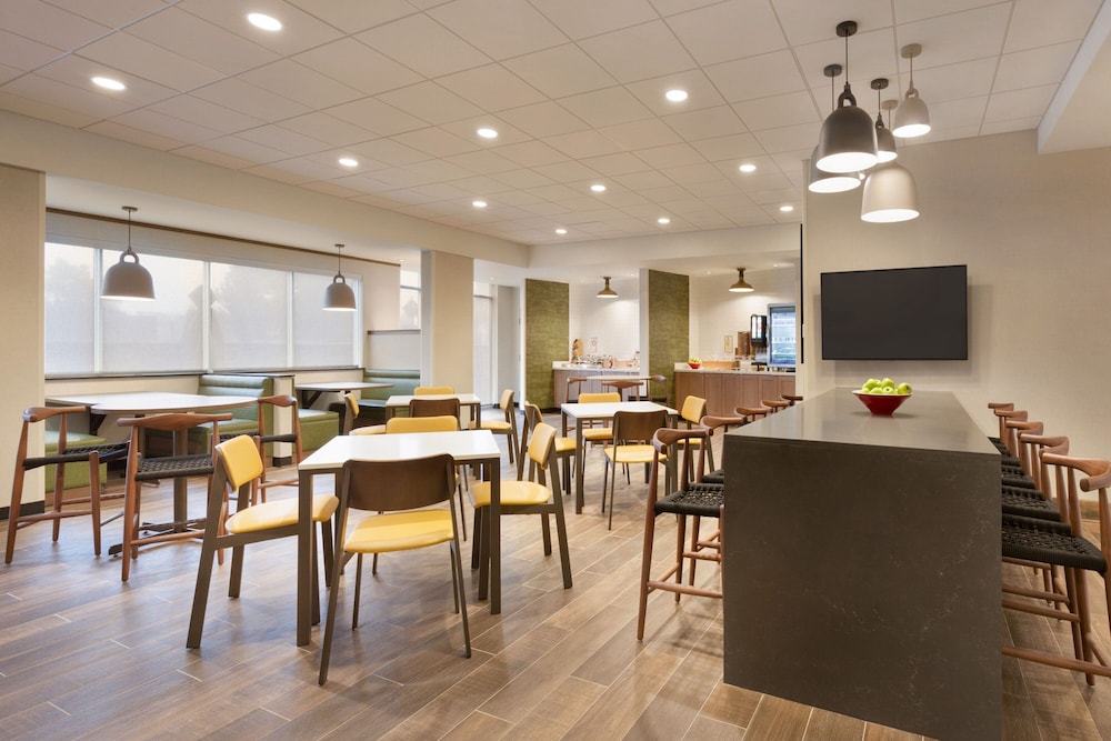 Fairfield Inn Suites Boulder Longmont 25/38