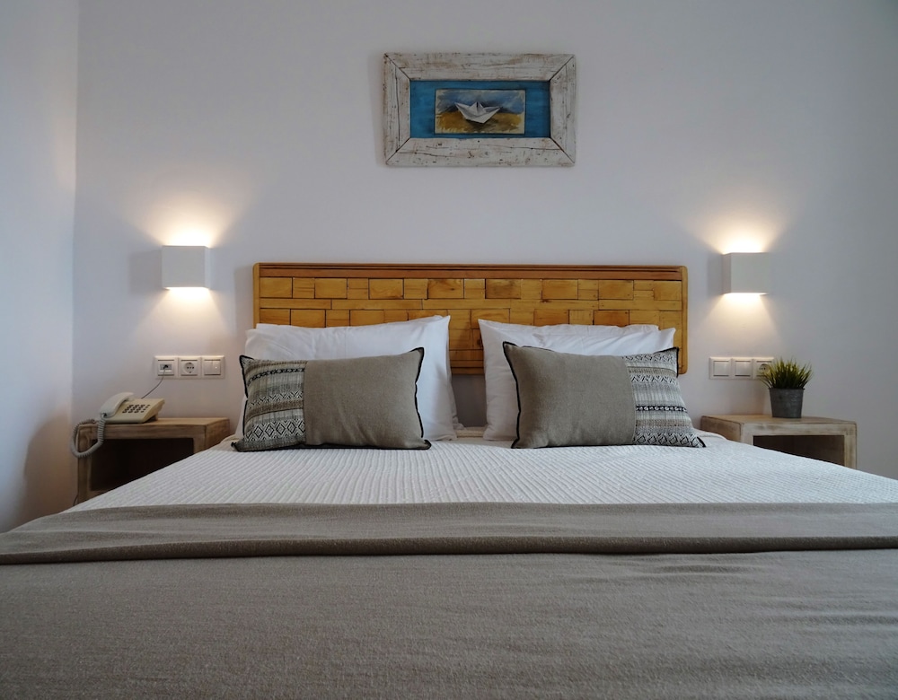 STANDARD, SEA VIEW
