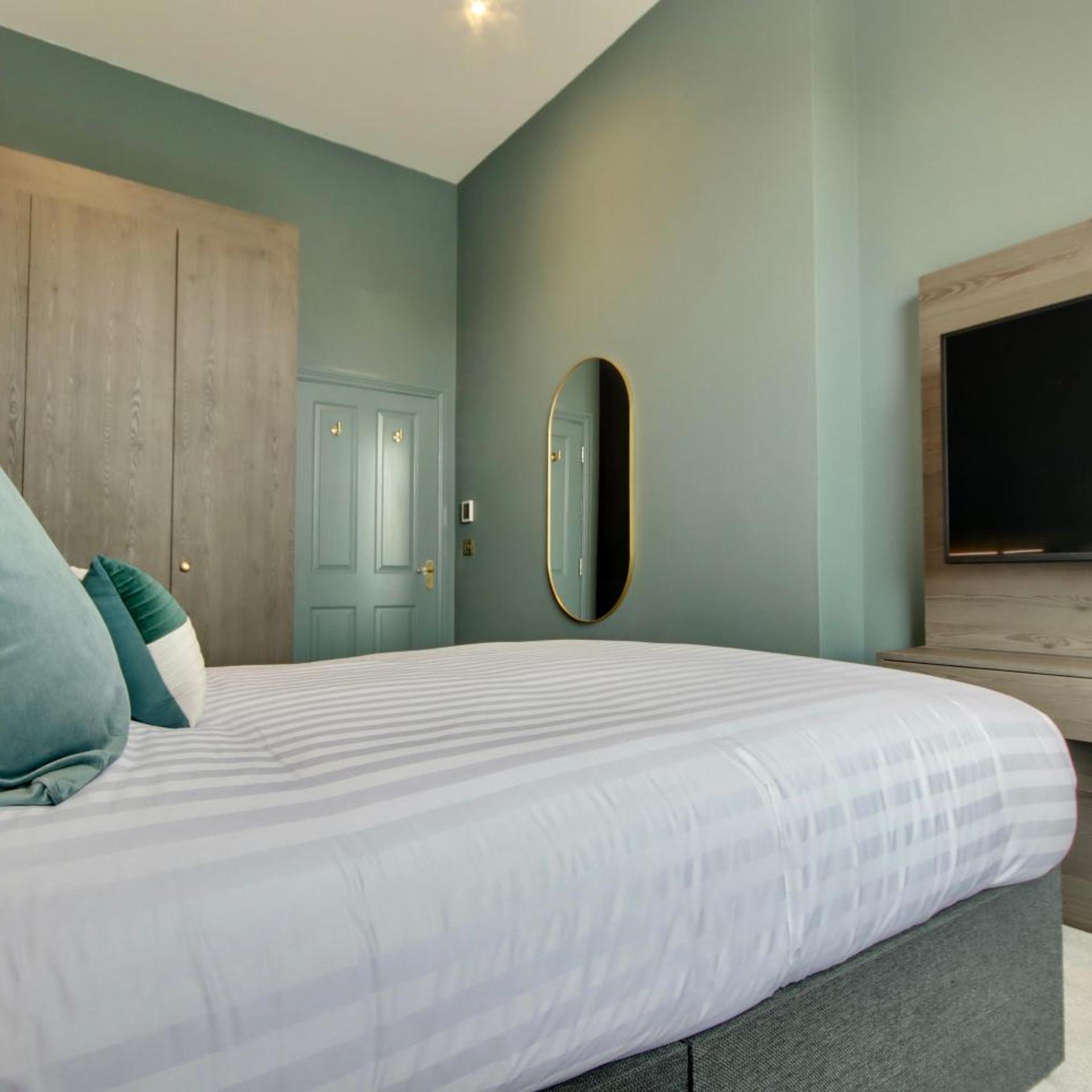 Luxury, Suite