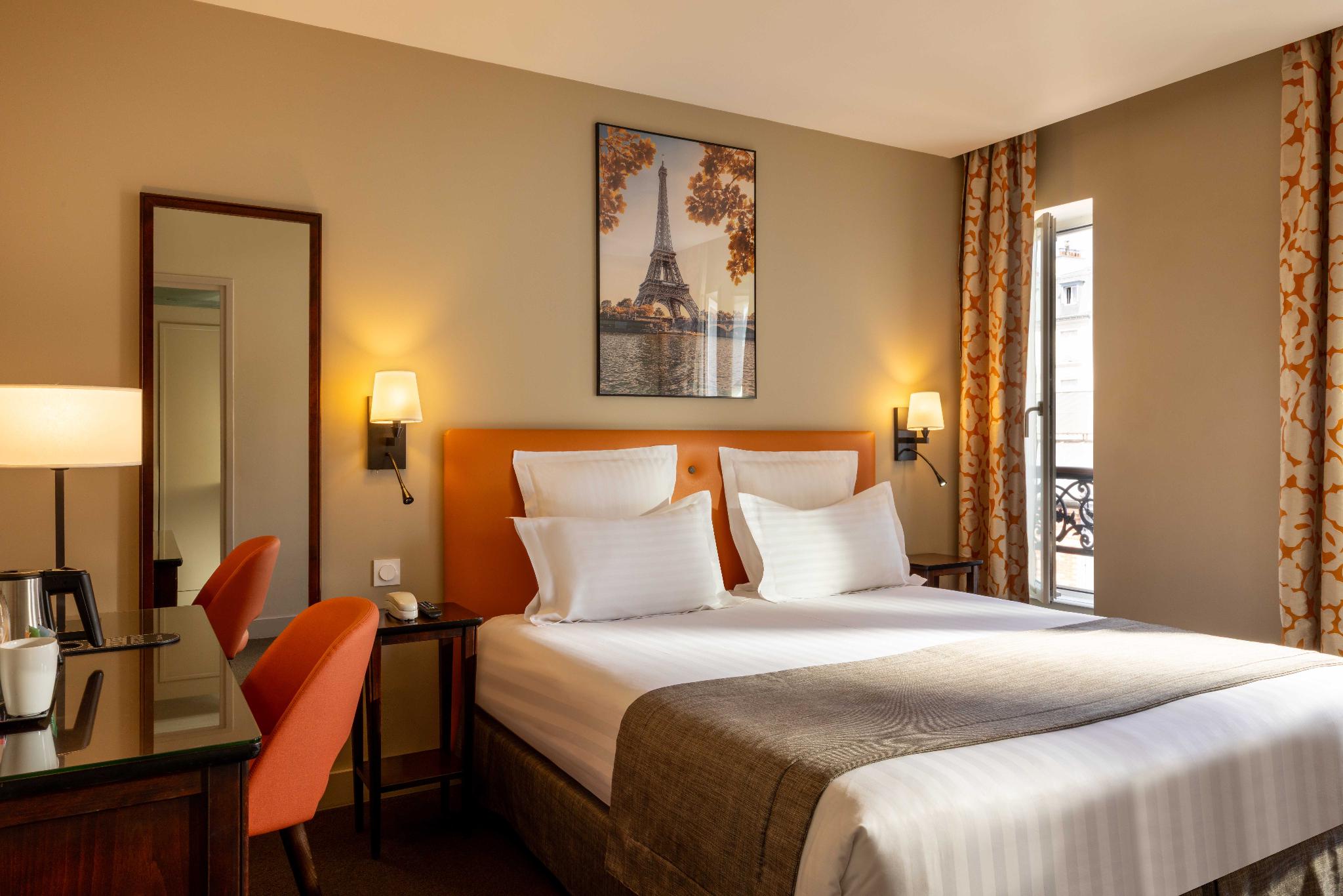 Room, Double Bed, Eiffel View