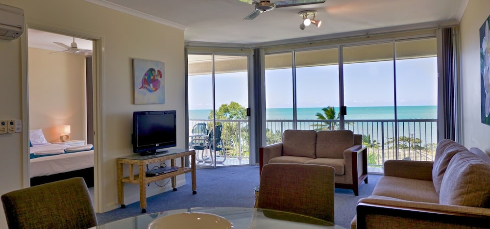 On the Beach Holiday Apartments 50/68