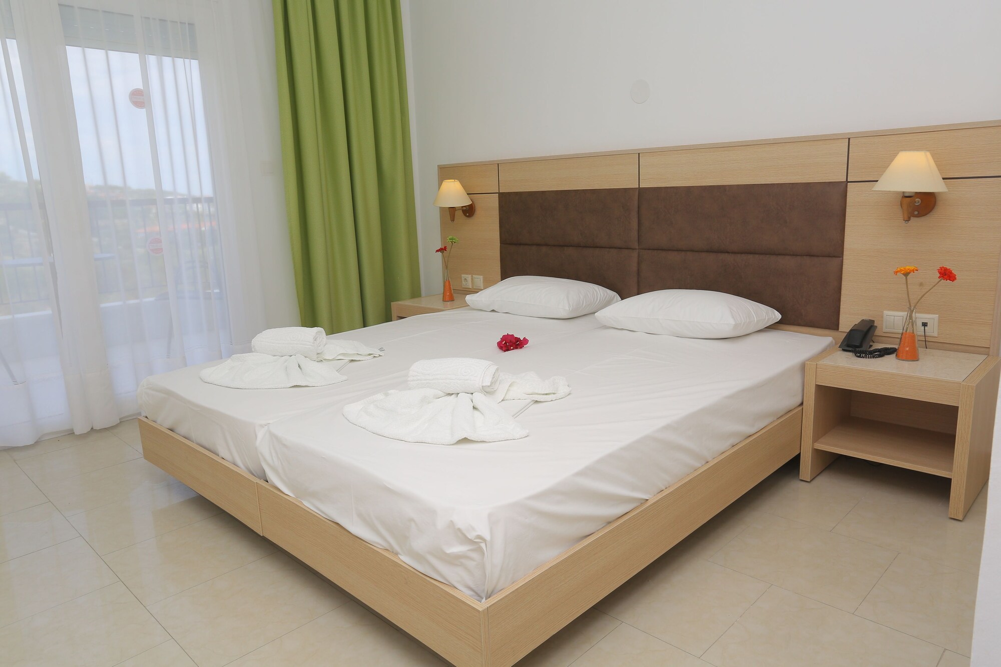 STANDARD, QUEEN BED