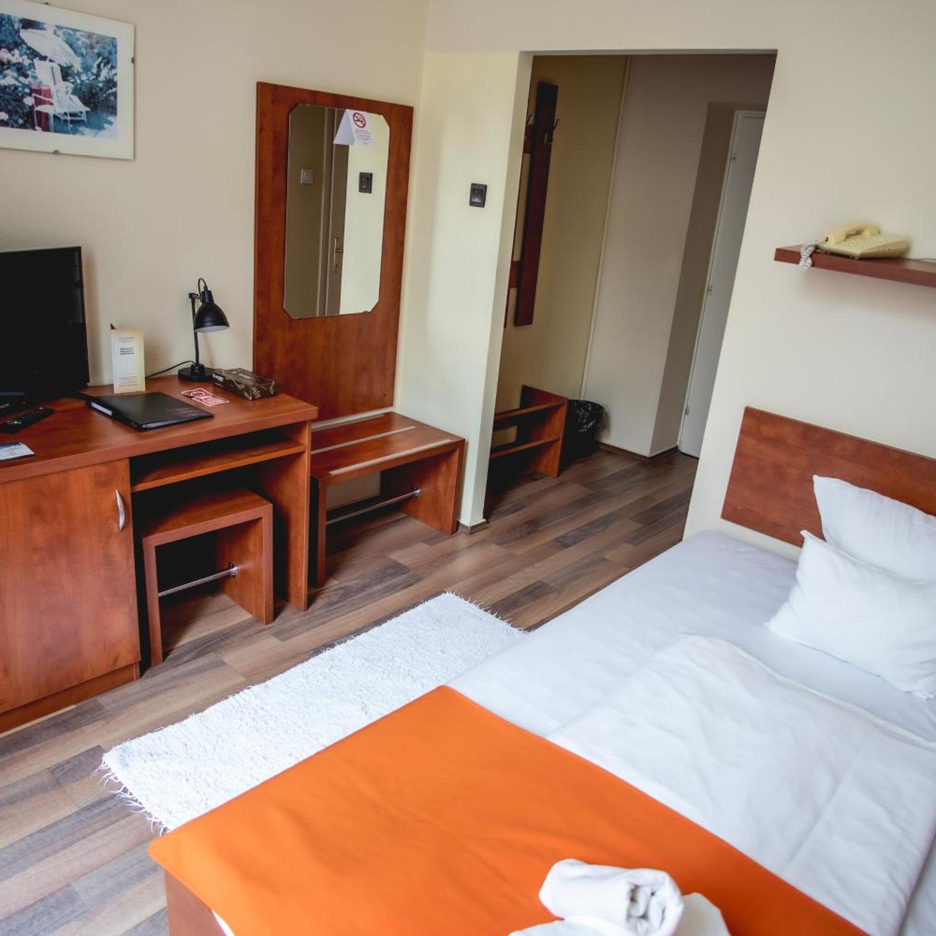 Hotel Kapos 11/50