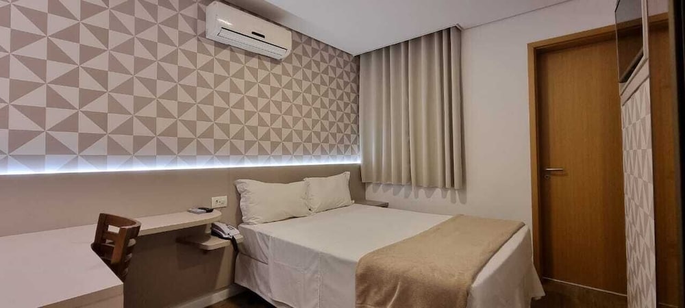 HOTEL ARUJA 12/18