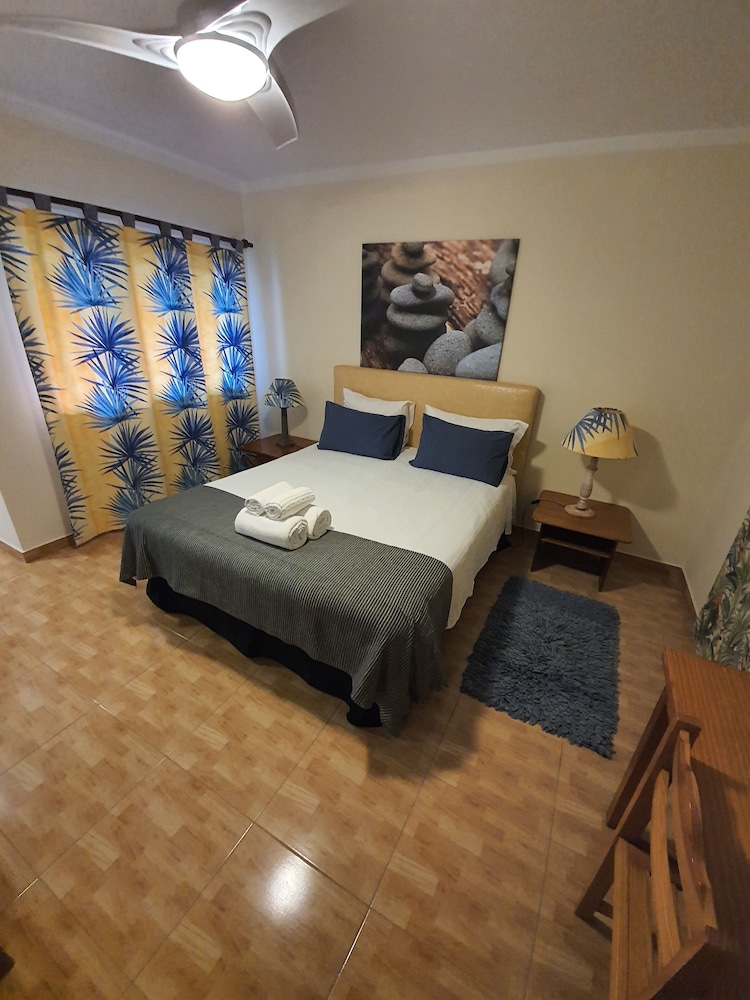 Ocean View Lagos 32/72