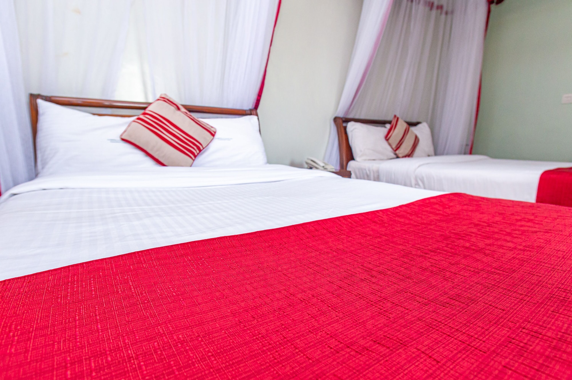 STANDARD, TWIN BEDS, CITY VIEW, BALCONY