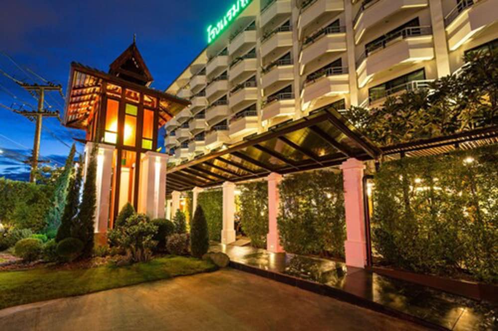Asia Hotels Group (Poonpetch Hotel) 2/63