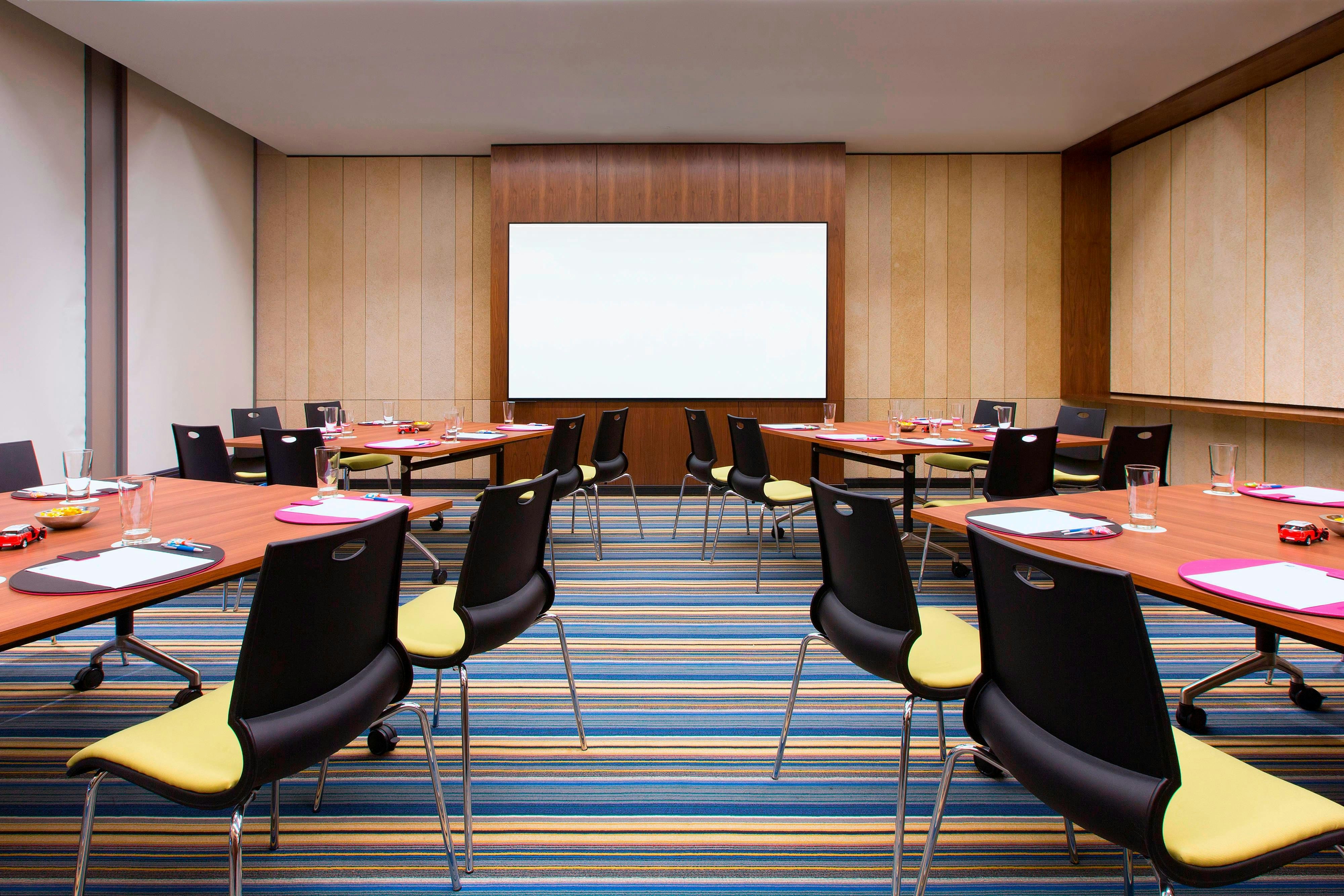 Aloft Kuala Lumpur Sentral Hotel 65/82