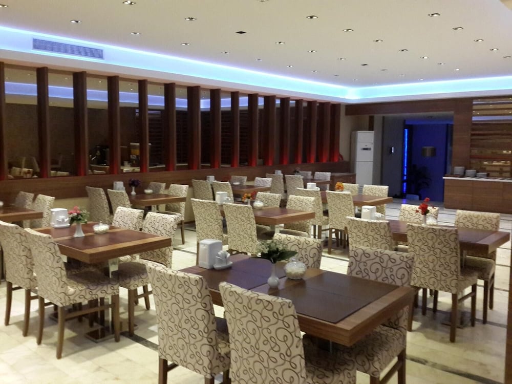 Bristol Hotel 36/50