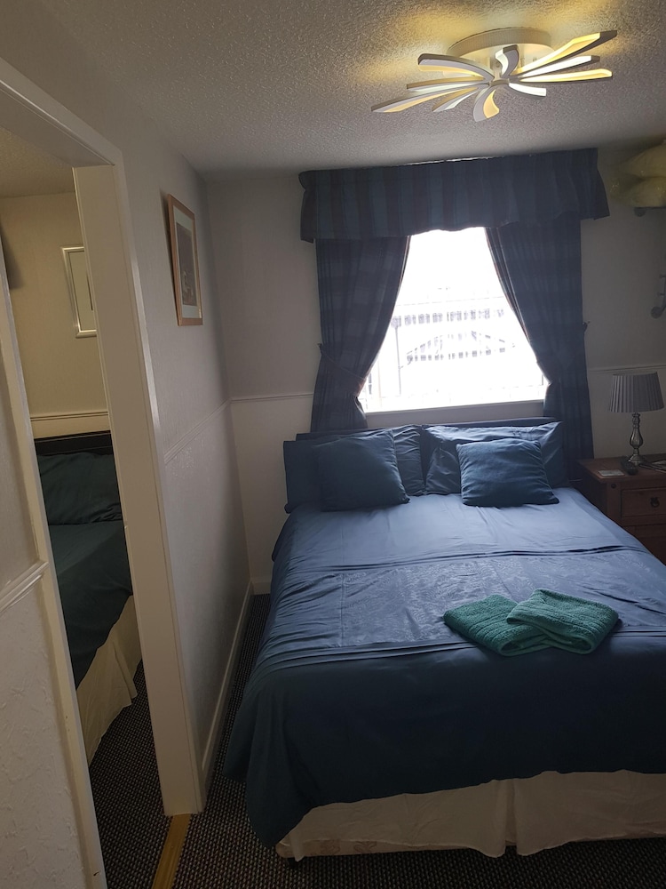 Thornhill Hotel 24/50