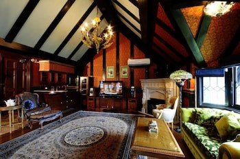The Old England Manor 55/61