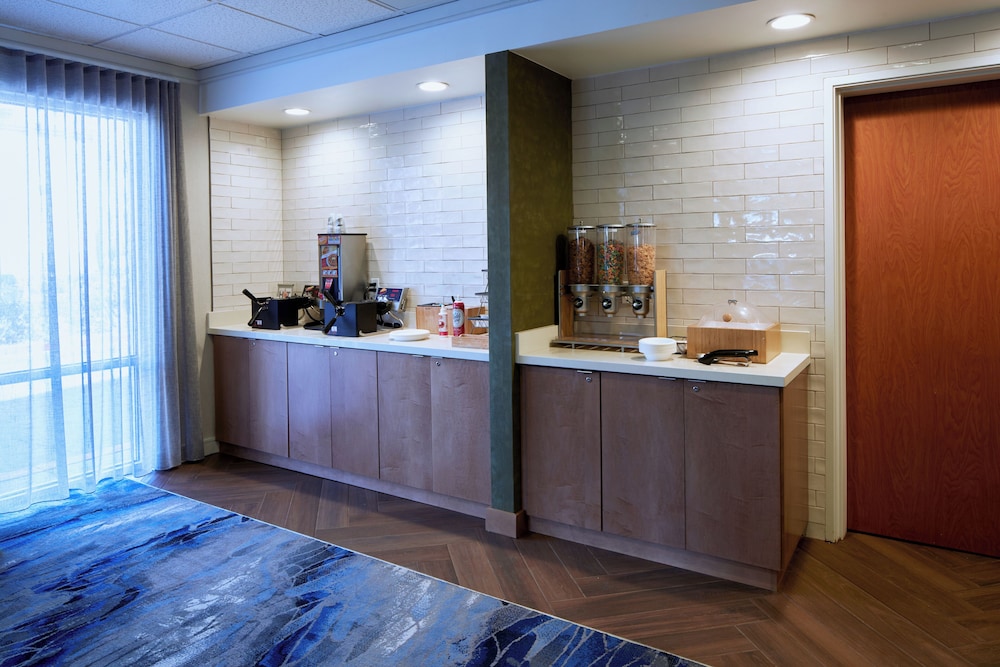 Fairfield Inn And Suites San Bernardino 6/47