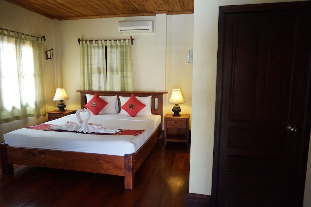 ROOM, DOUBLE BED