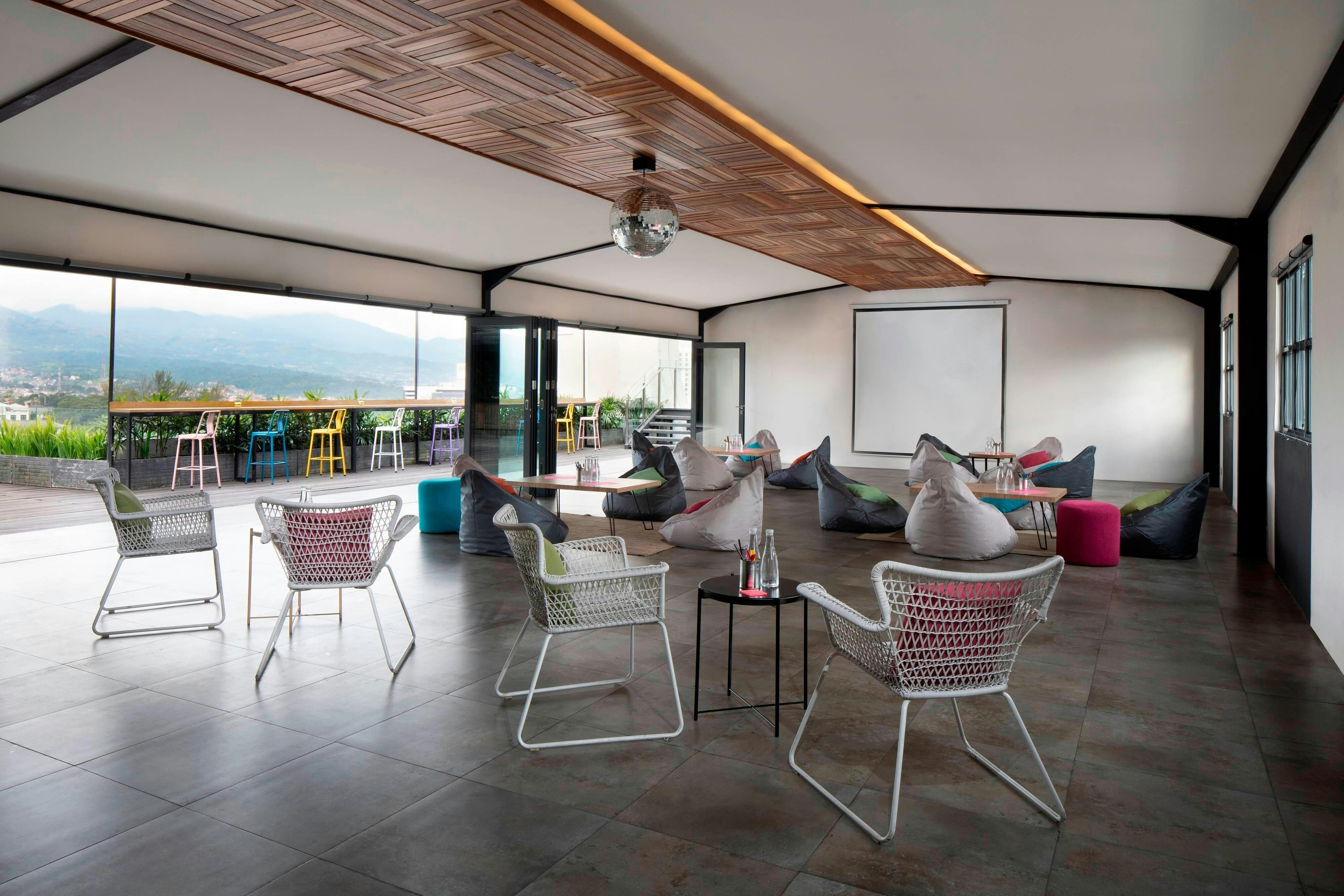 Moxy Bandung 10/15