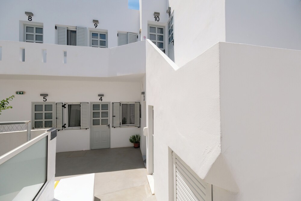Pelican Paros 2/50