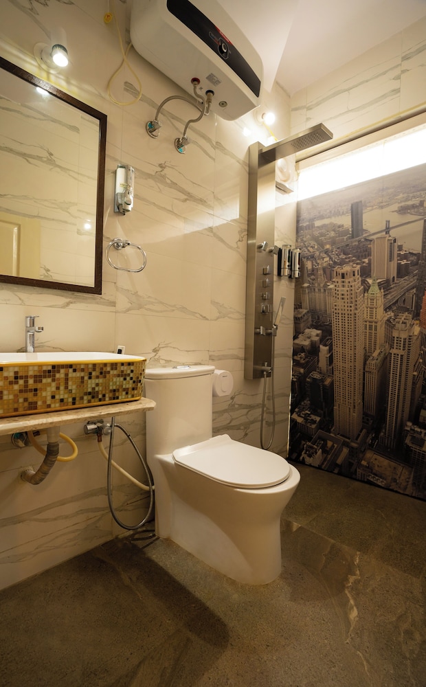 4 Seasons Suites 49/50