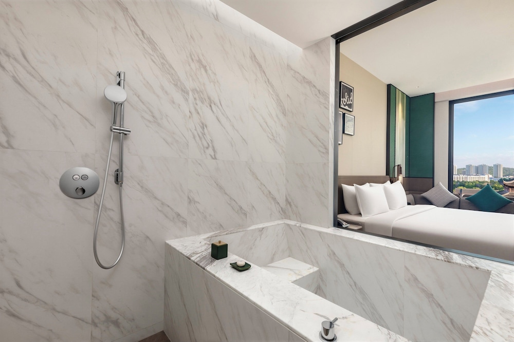 Holiday Inn Mile By Ihg، Miyang 50/50