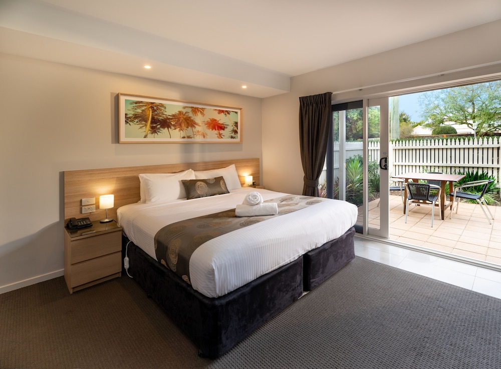 Garden, Family, Studio, King and Twin Beds 3/4
