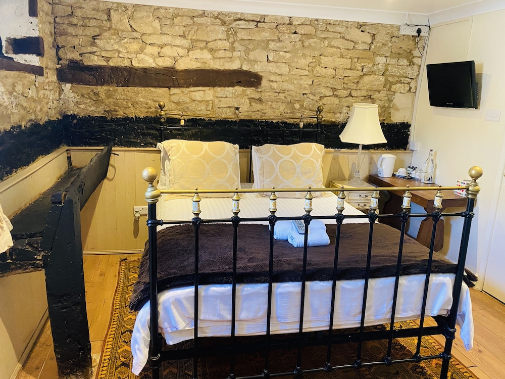 The Old Court Hotel 35/41