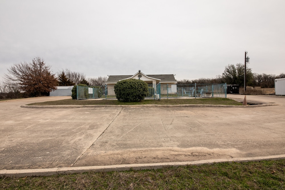 OYO Hotel Decatur TX Hwy 287 Northwest 25/32