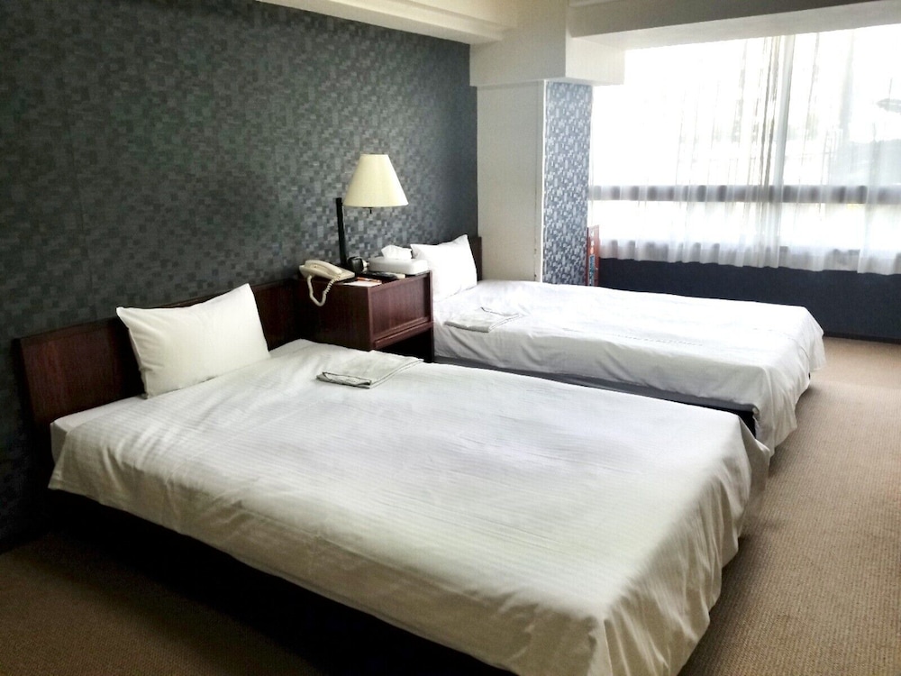 ROOM, TWIN BEDS