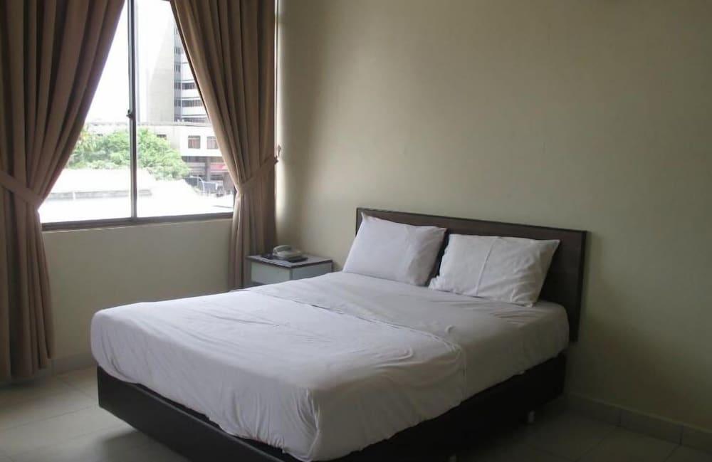 Dragon & Phoenix Hotel 19/33