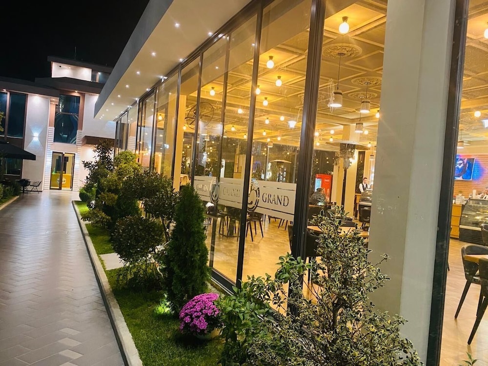 Grand White City Hotel 38/41