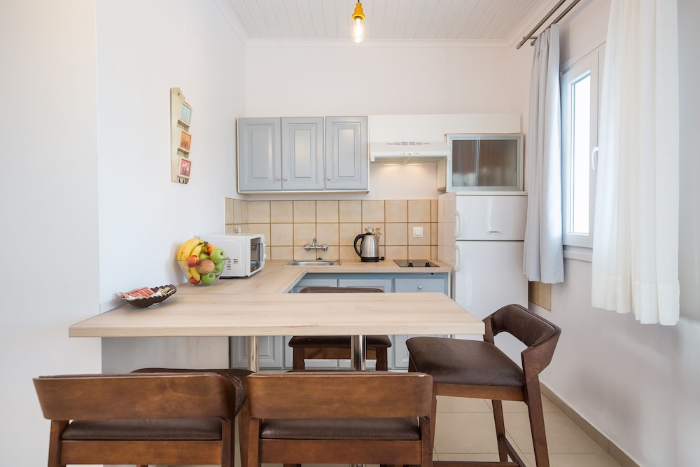 Waves Studios Apartments 20/50