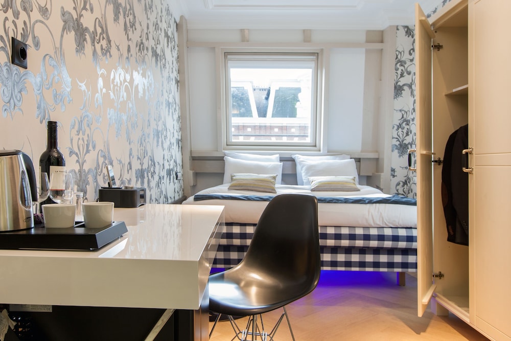 Amsterdam Canal Hotel 50/68