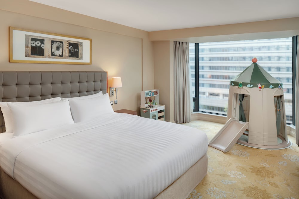 Kowloon Shangri-La Hong Kong 10/69
