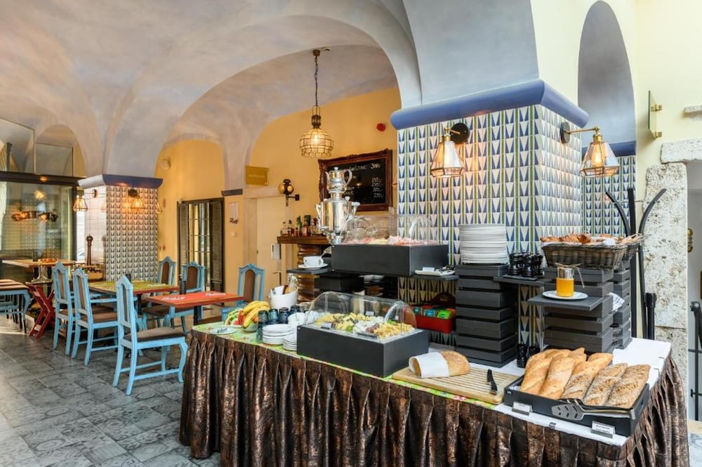 Maison Bistro And Hotel 56/71