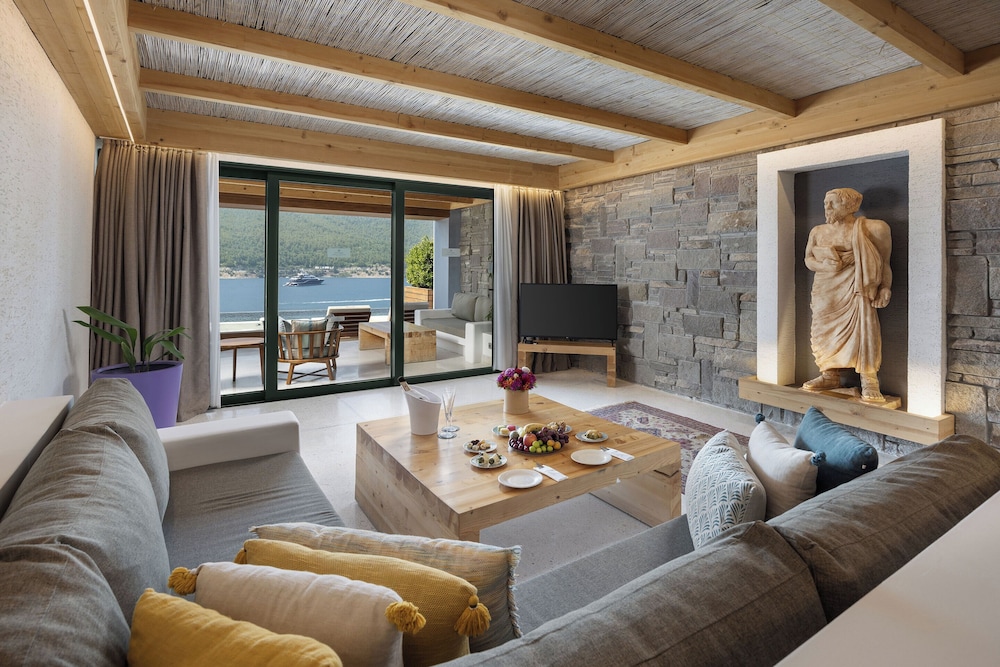 Titanic Luxury Collection Bodrum 56/74