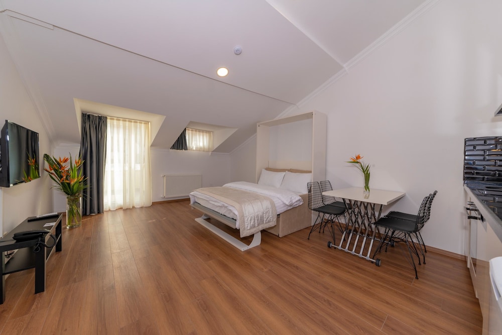 Joy Suites Hotel 23/69