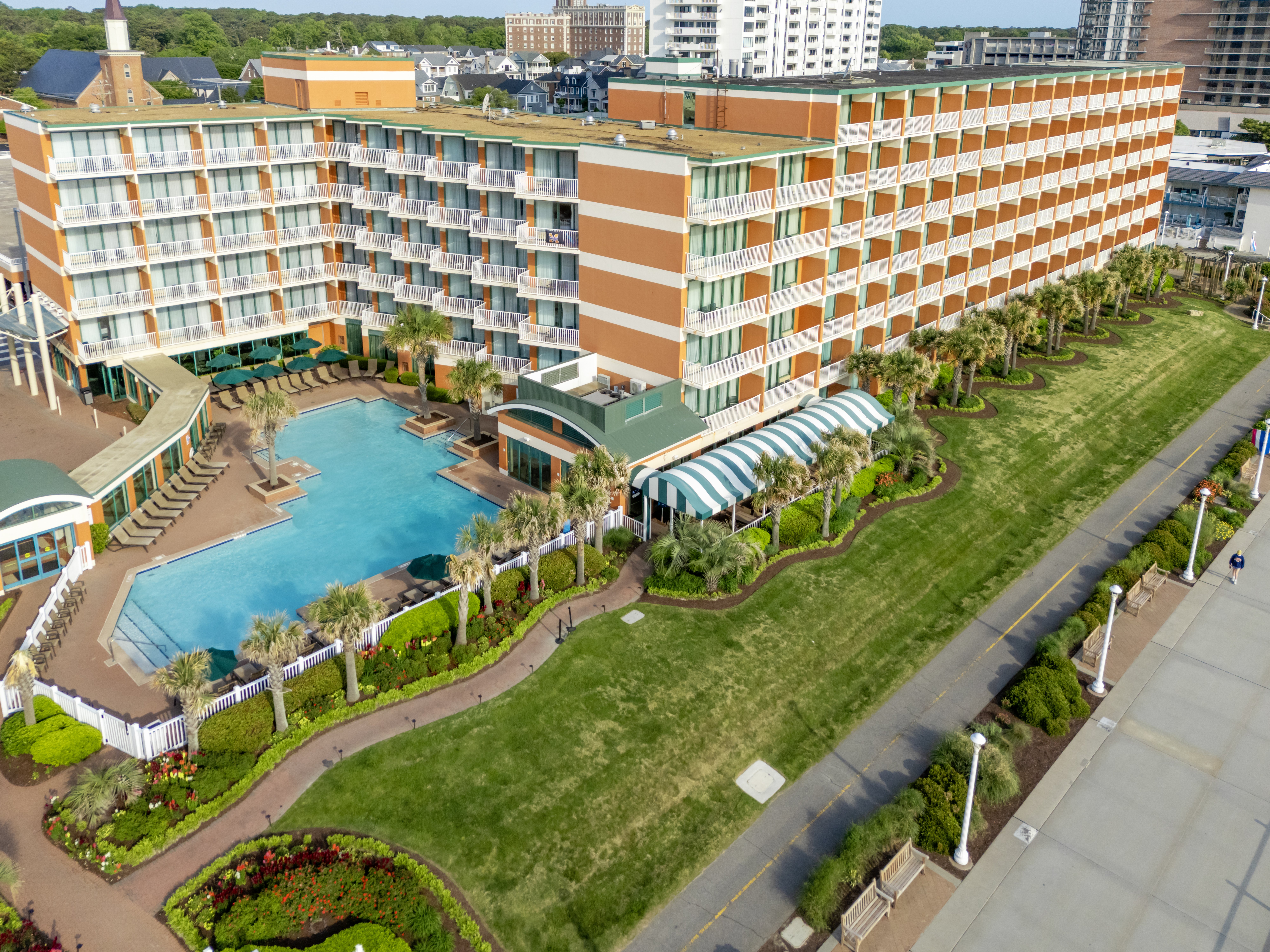 Holiday Inn Hotel And Suites Virginia Beach North Beach 77/80