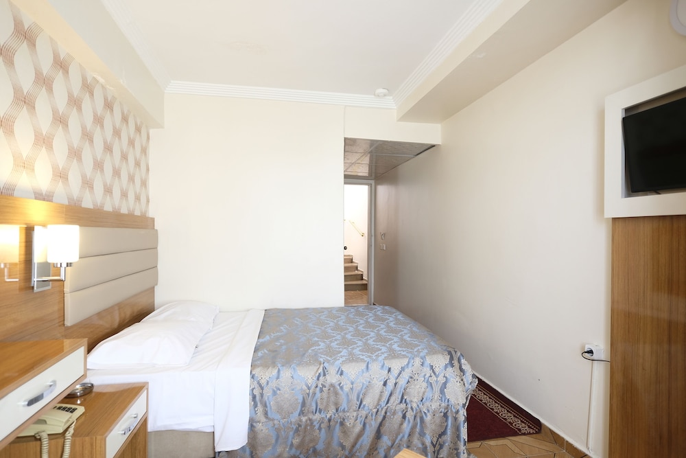 Ozbek Hotel 12/64