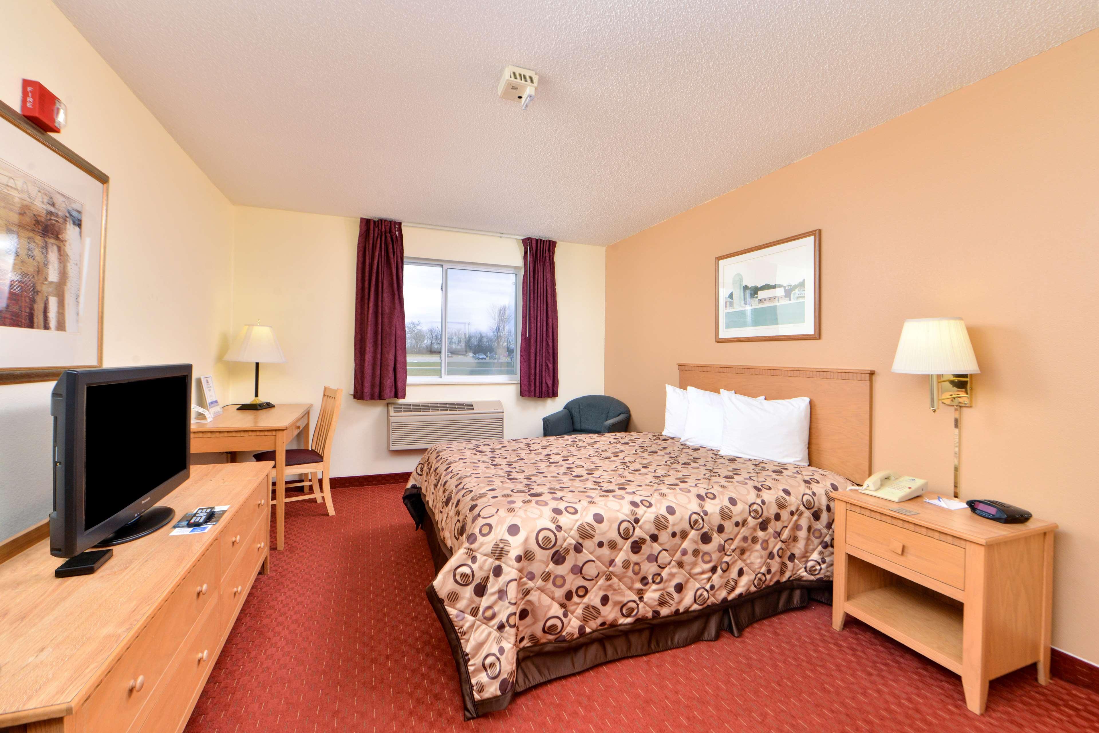ROOM, KING BED, ACCESSIBLE