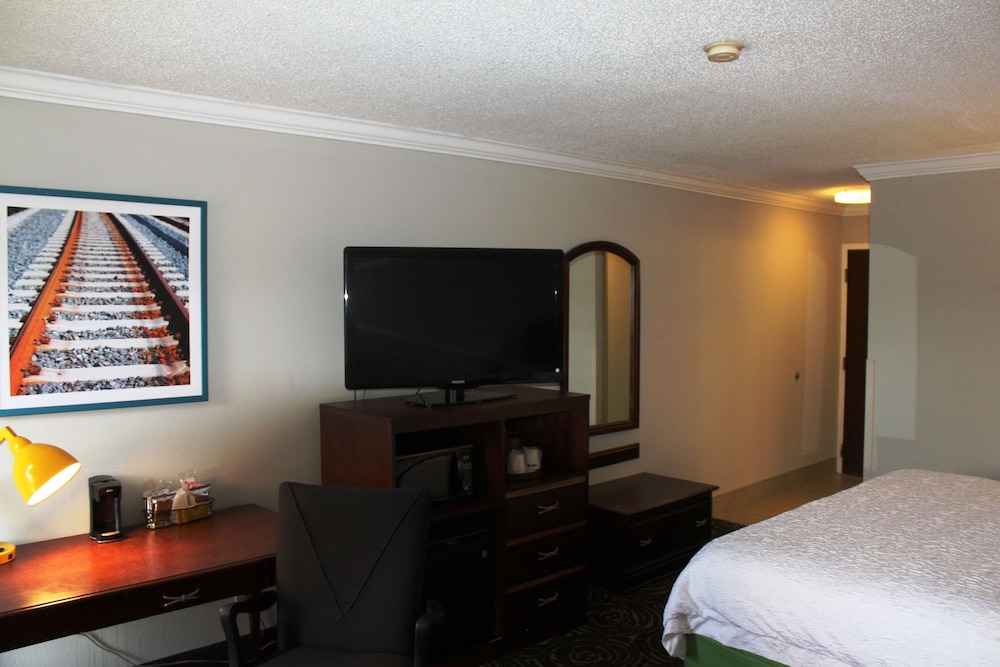 Hampton Inn Perry, GA 8/47