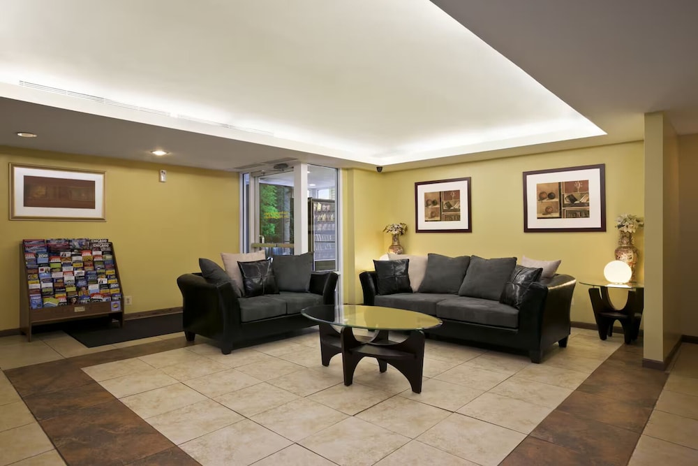 OYO Travelodge by Wyndham Lansing IL 14/26