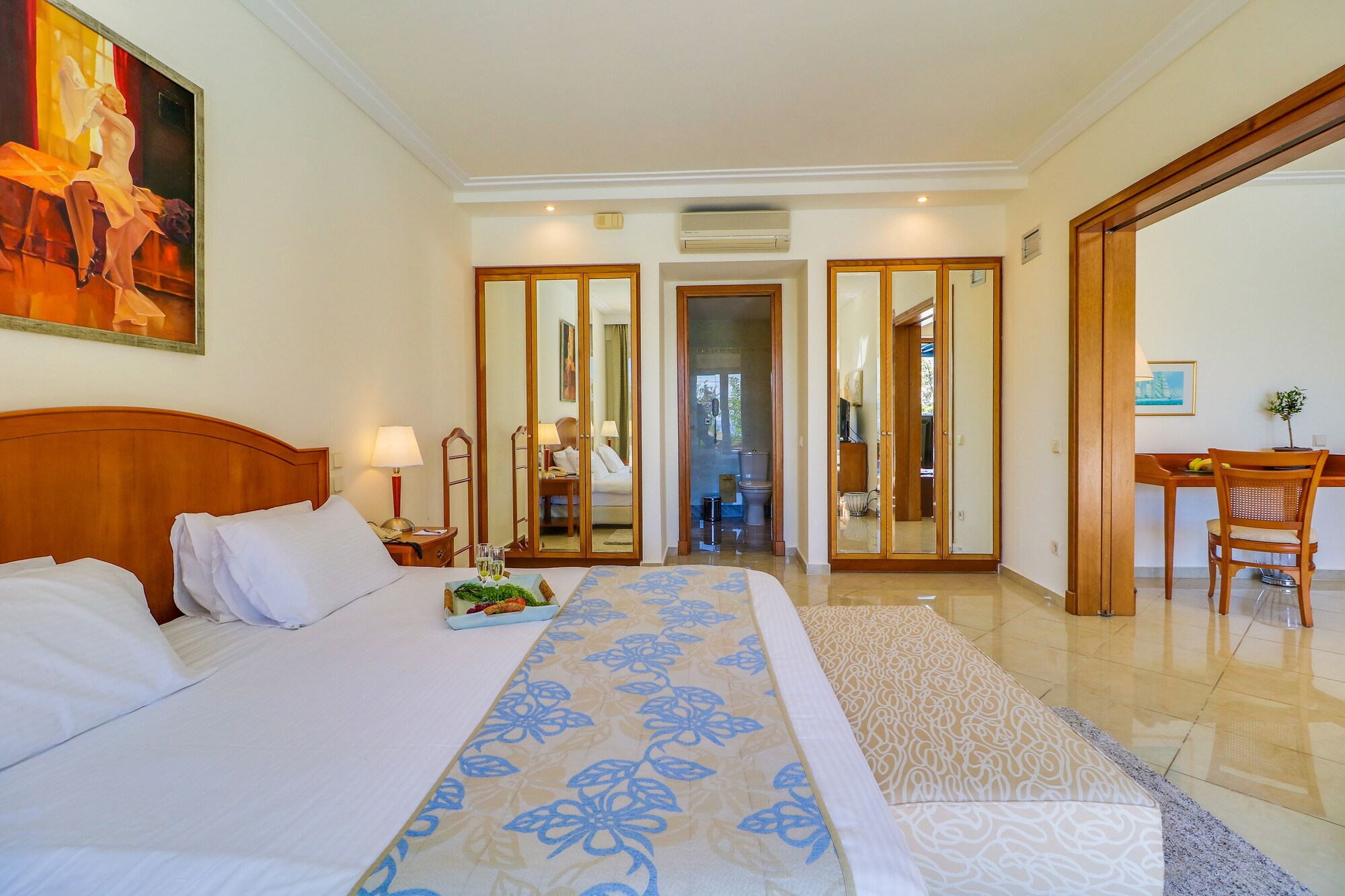 SUPERIOR, SUITE, PRIVATE POOL