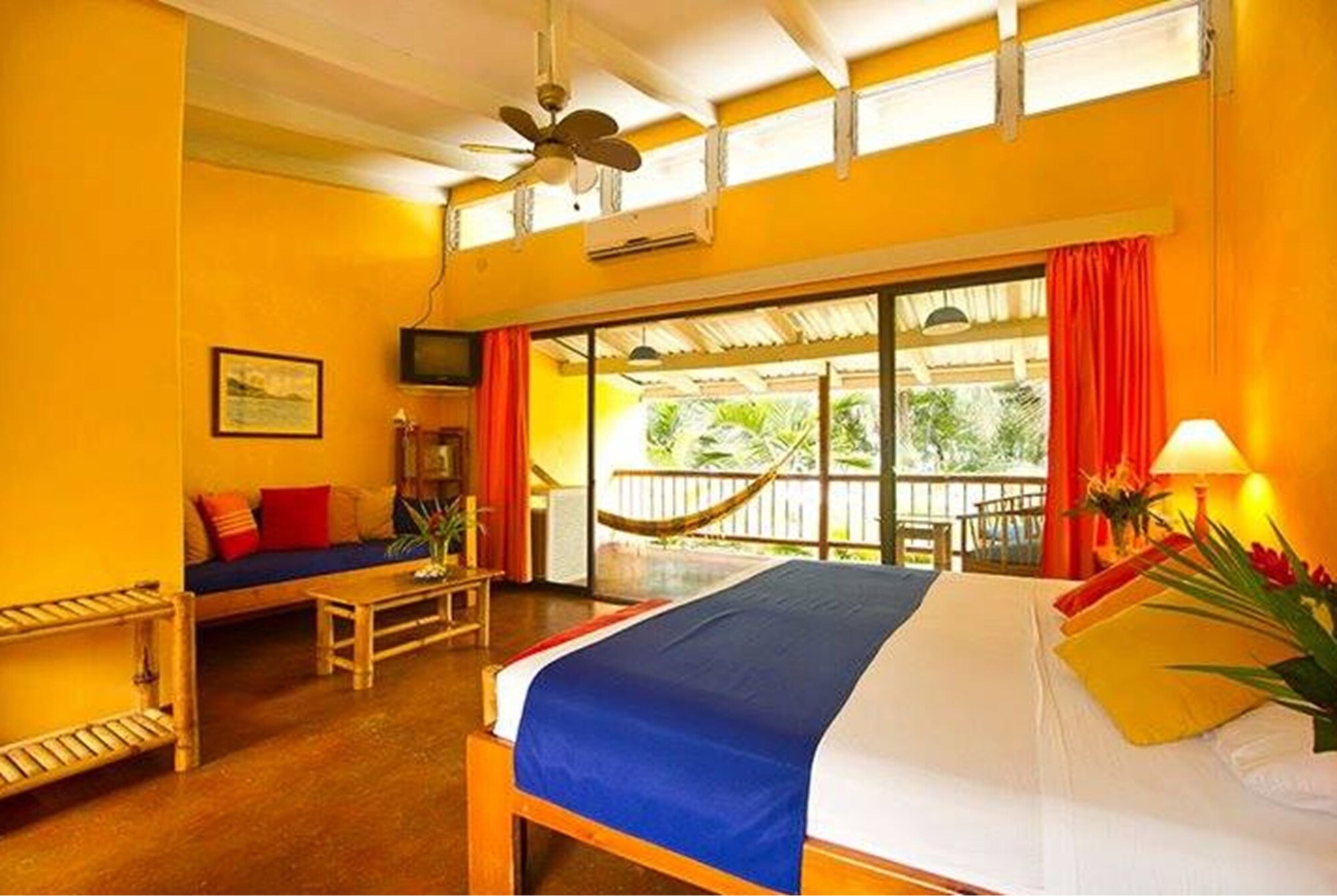 Superior, 1 King and 1 Single Beds, Partial Ocean View, Balcony, Villas Del Caribe 4/5