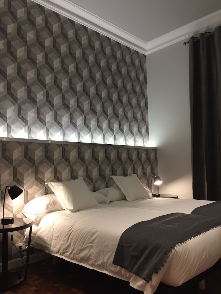 Hip Karma Hostel Shared Rooms 22/50