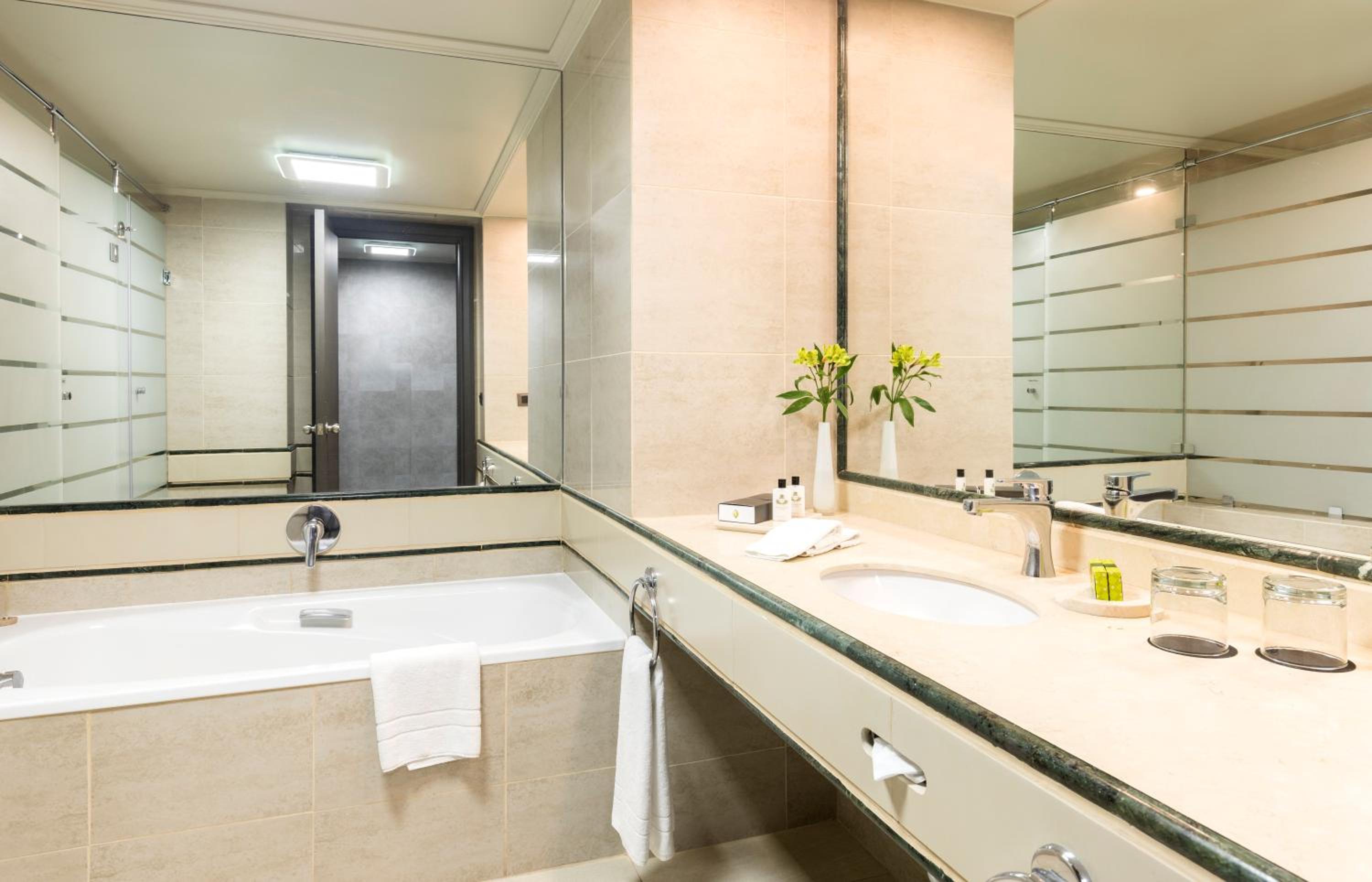 Premium, Twin Beds, Main Tower