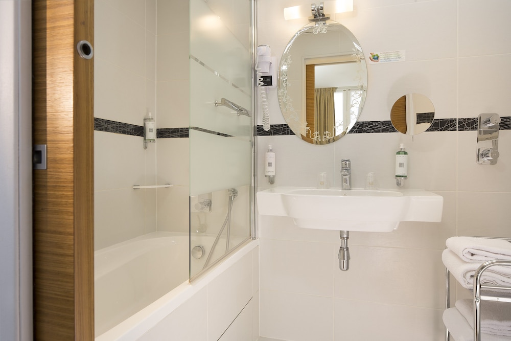 Hotel Plaza Elysees 49/50