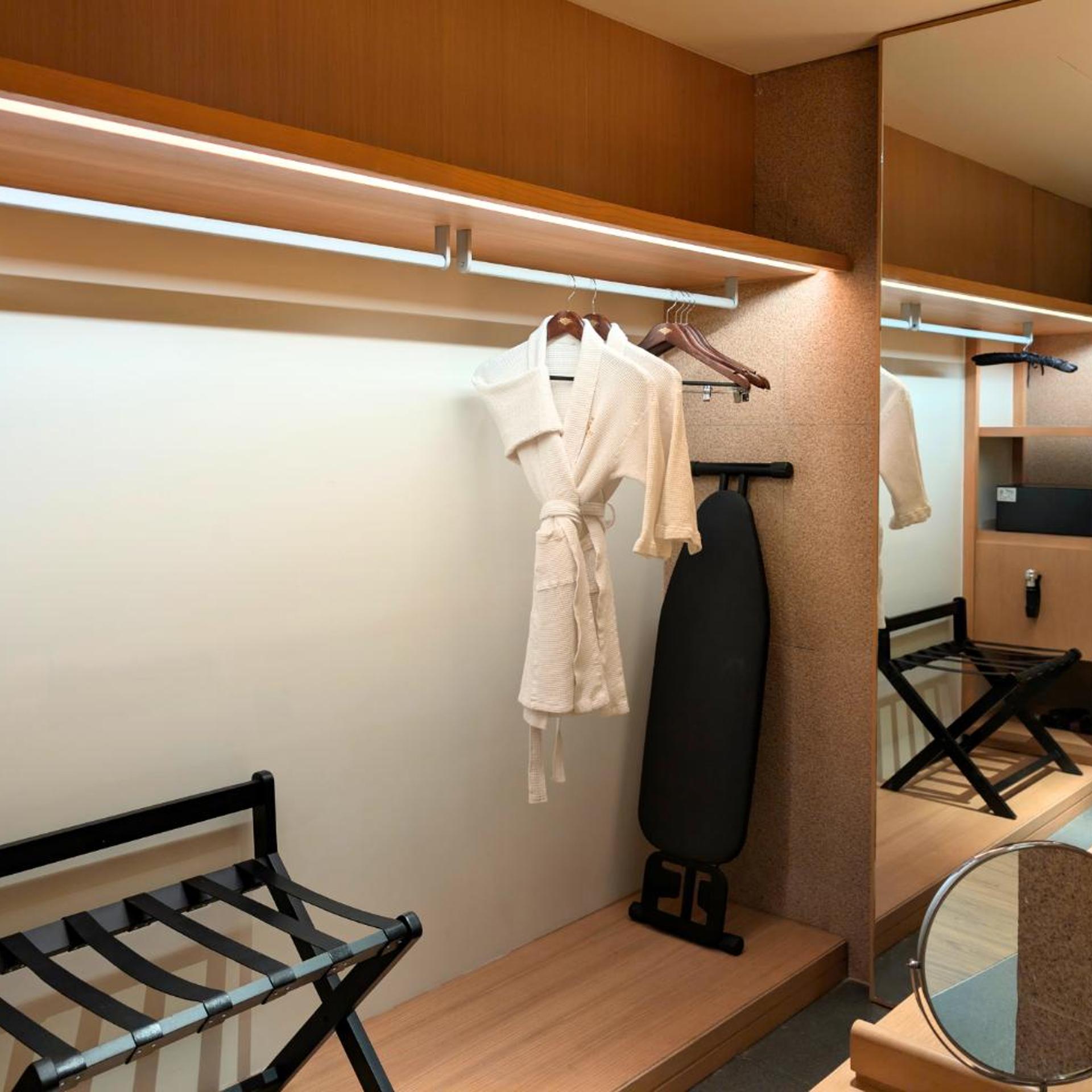 جناح، Hotel Tentrem Jakarta 8/8