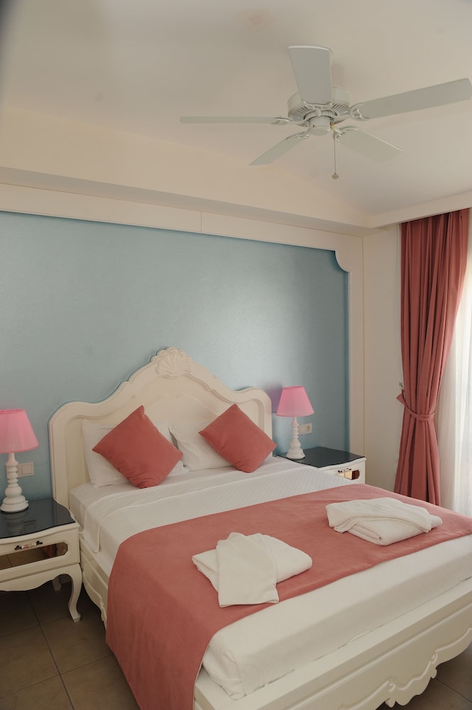 Montebello Deluxe Hotel 19/49