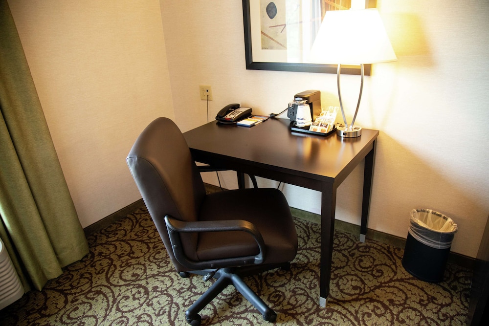Hampton Inn and Suites Sharon 39/62