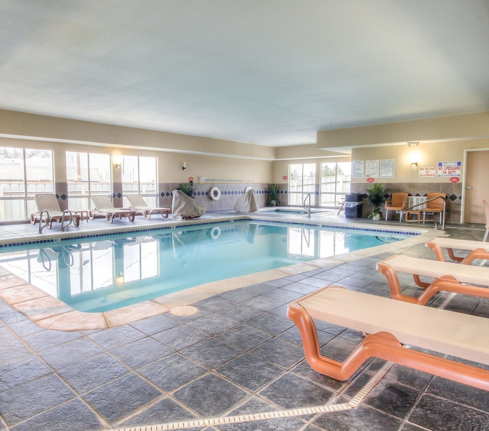 Comfort Suites Pecos 16/42