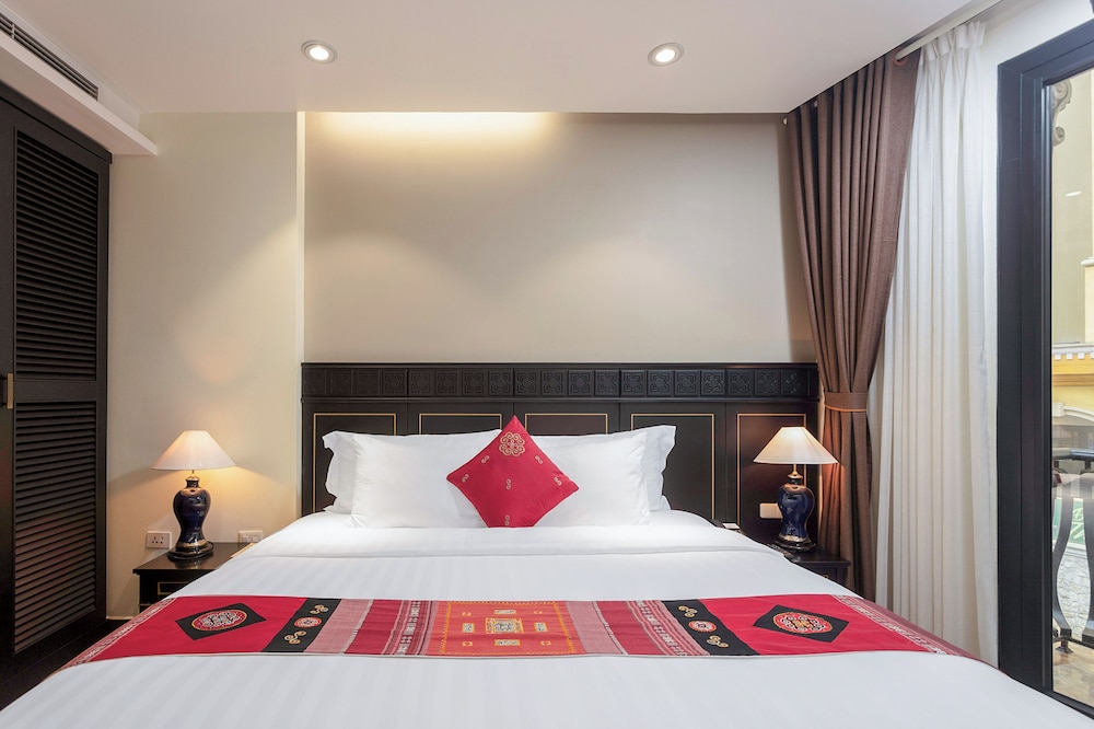 EXECUTIVE, SUITE