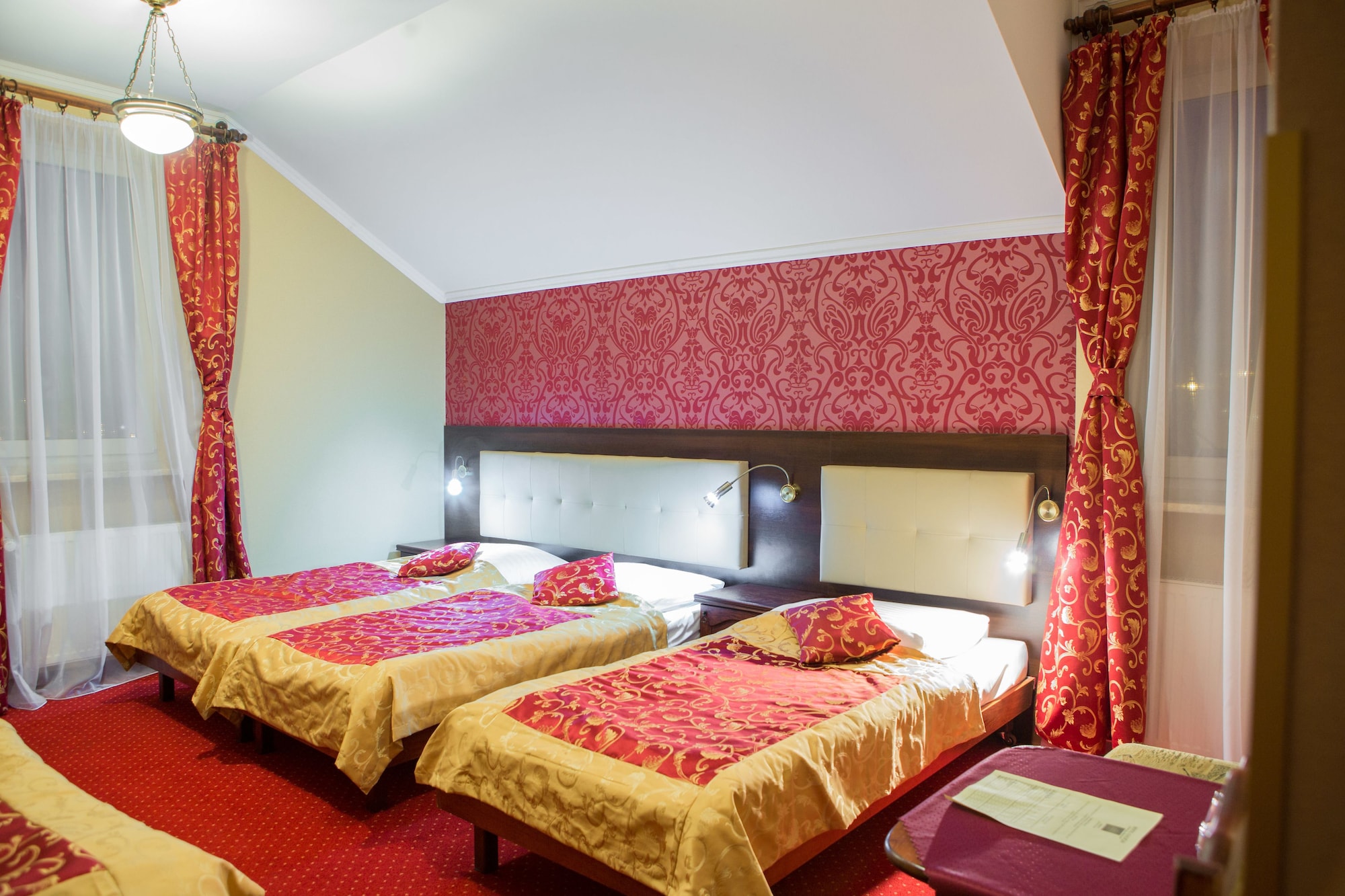 ROOM, QUADRUPLE